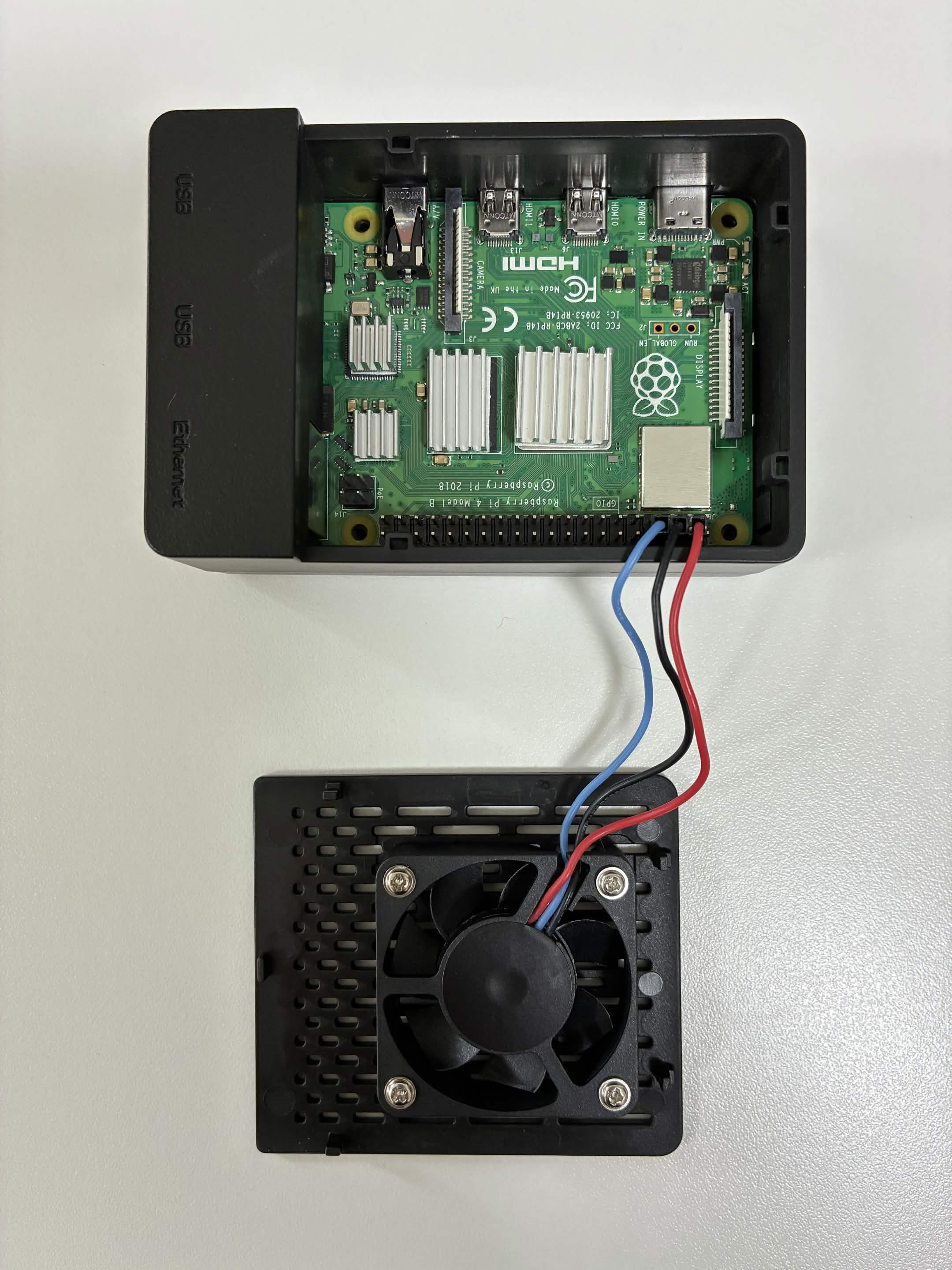 ケースに入れた Raspberry Pi
